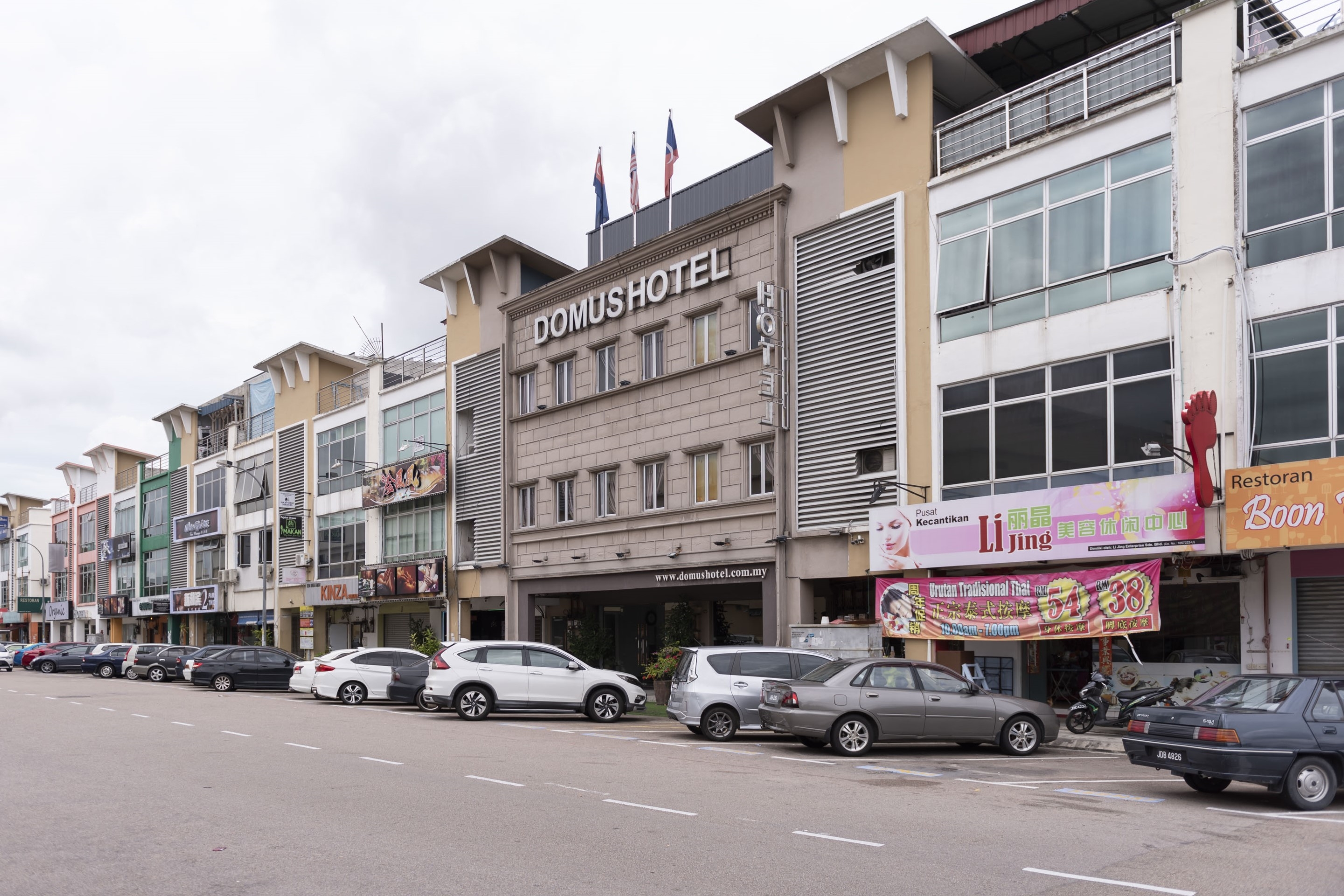 OYO 519 Domus Hotel