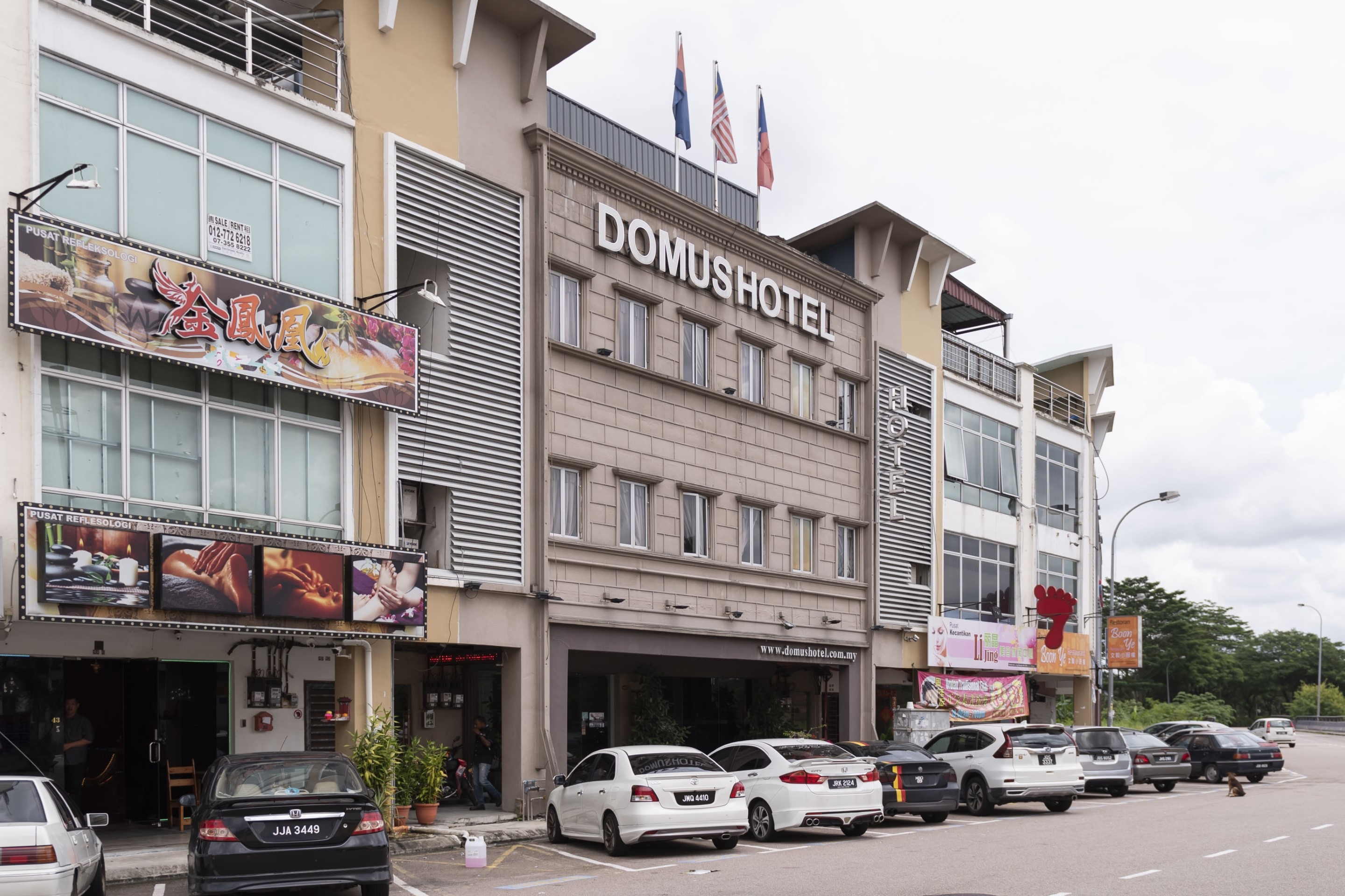OYO 519 Domus Hotel