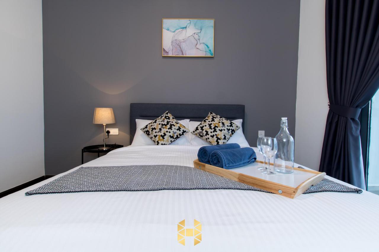 R&F Princess Cove CIQ Premium Sea & City view Suites by NEO