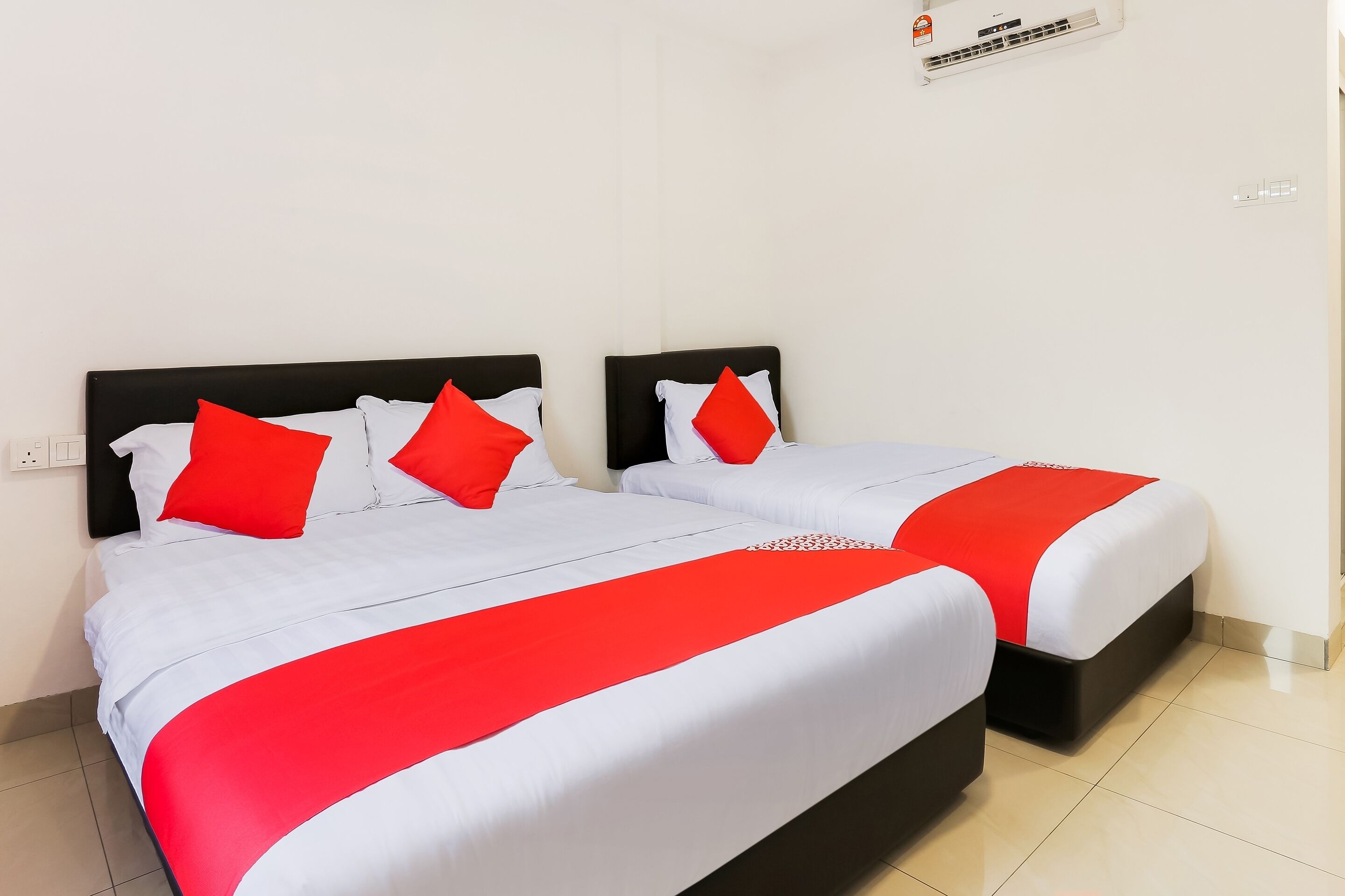 Rich Hotel by OYO Rooms