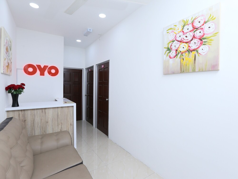 Roselyn Inn by OYO Rooms