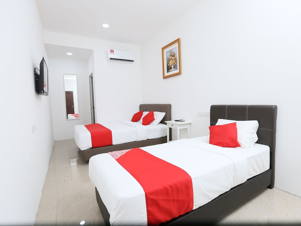 Roselyn Inn by OYO Rooms