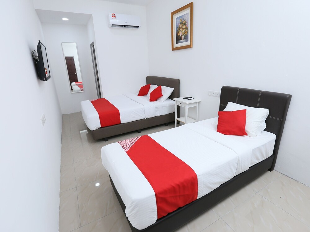 Roselyn Inn by OYO Rooms