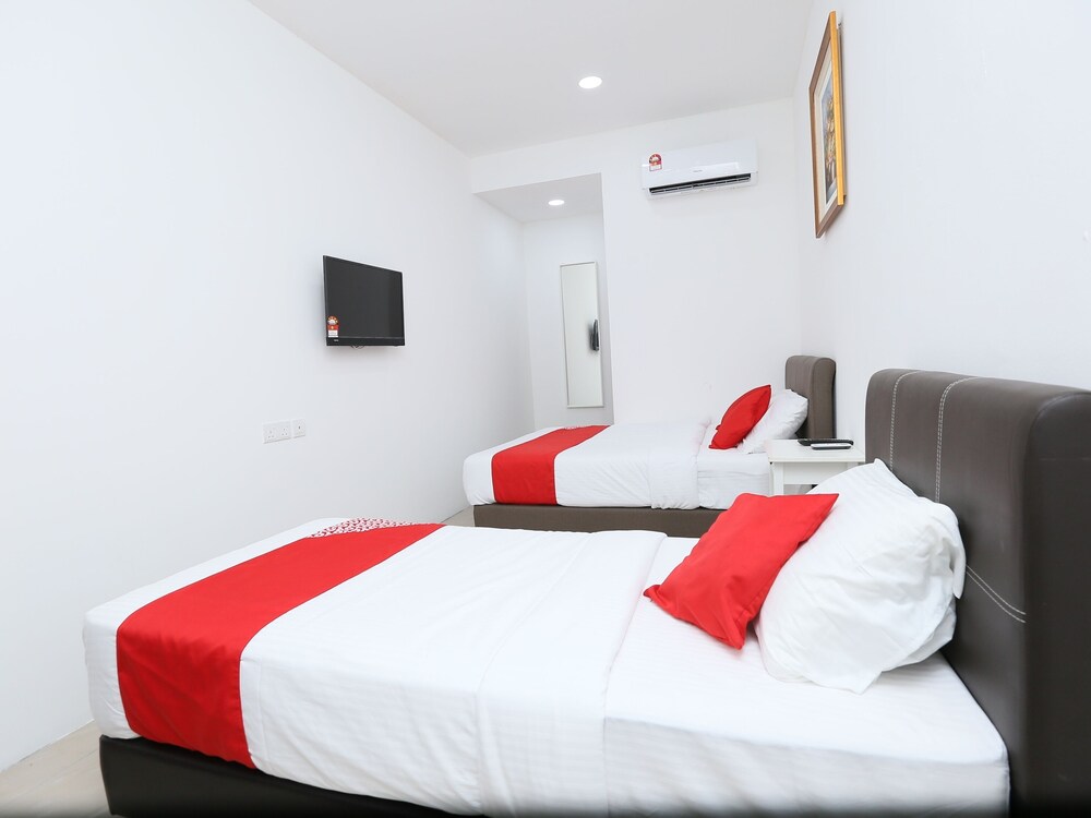 Roselyn Inn by OYO Rooms