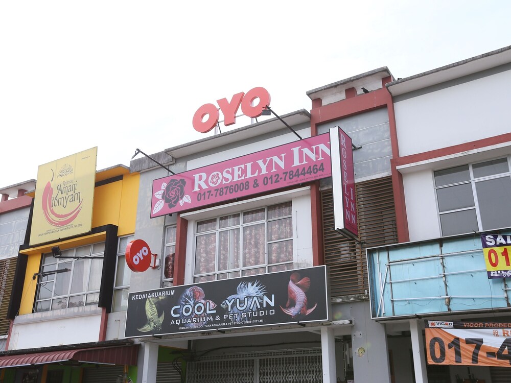 Roselyn Inn by OYO Rooms