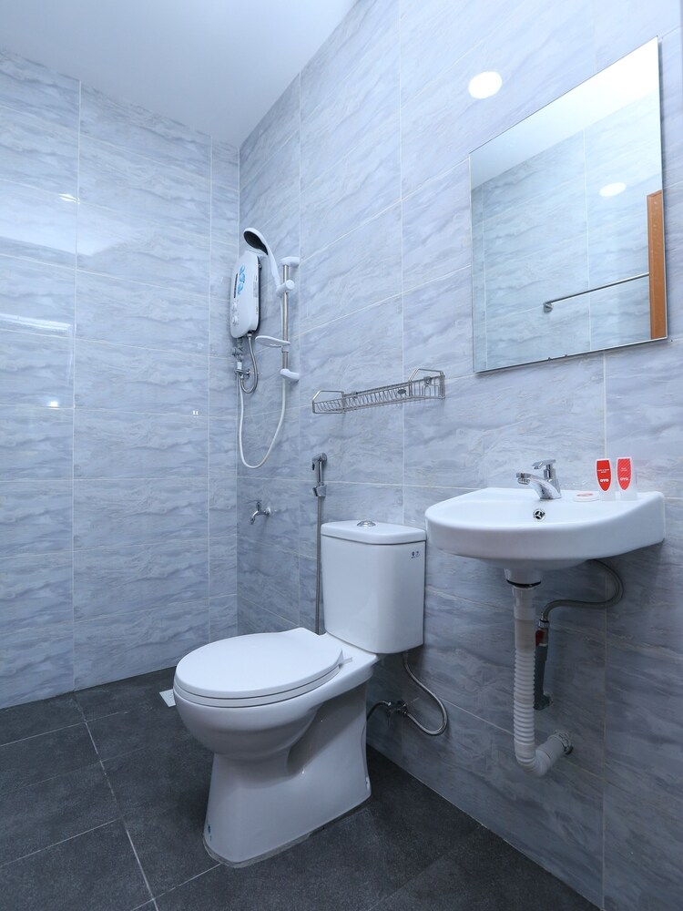 Roselyn Inn by OYO Rooms