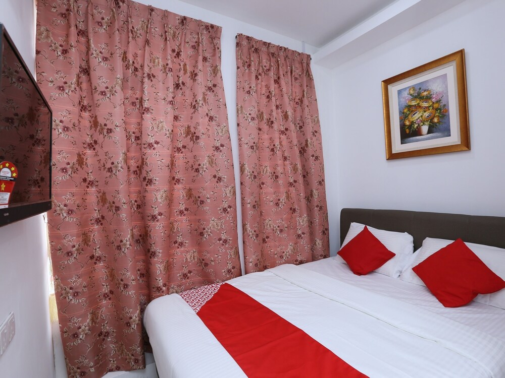 Roselyn Inn by OYO Rooms