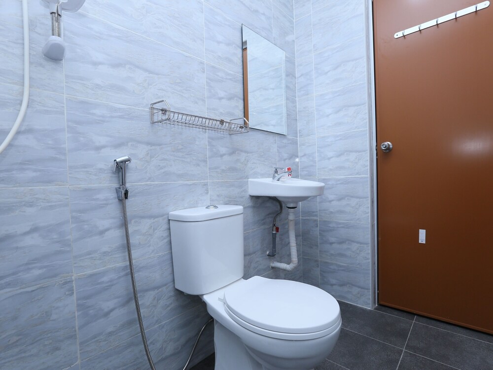 Roselyn Inn by OYO Rooms