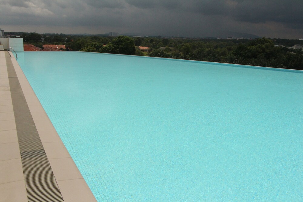 The Raffles Suites by Stayshare Homes