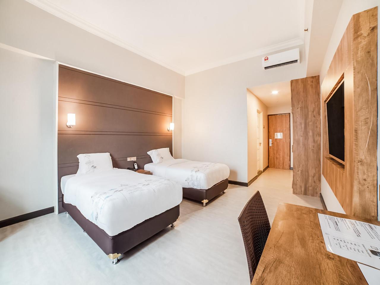 Four Seasons Ruili Hotel by OYO Rooms