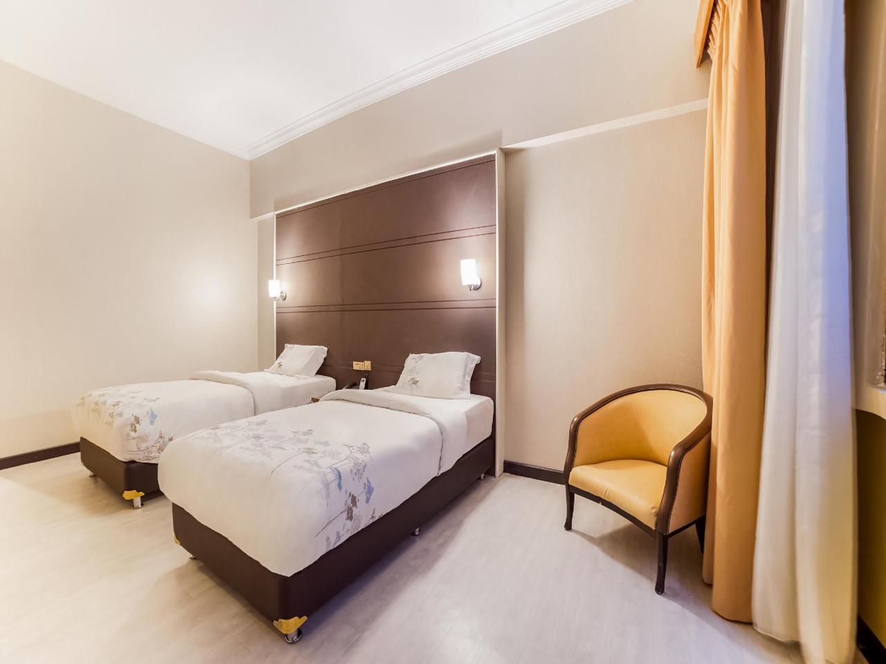 Four Seasons Ruili Hotel by OYO Rooms