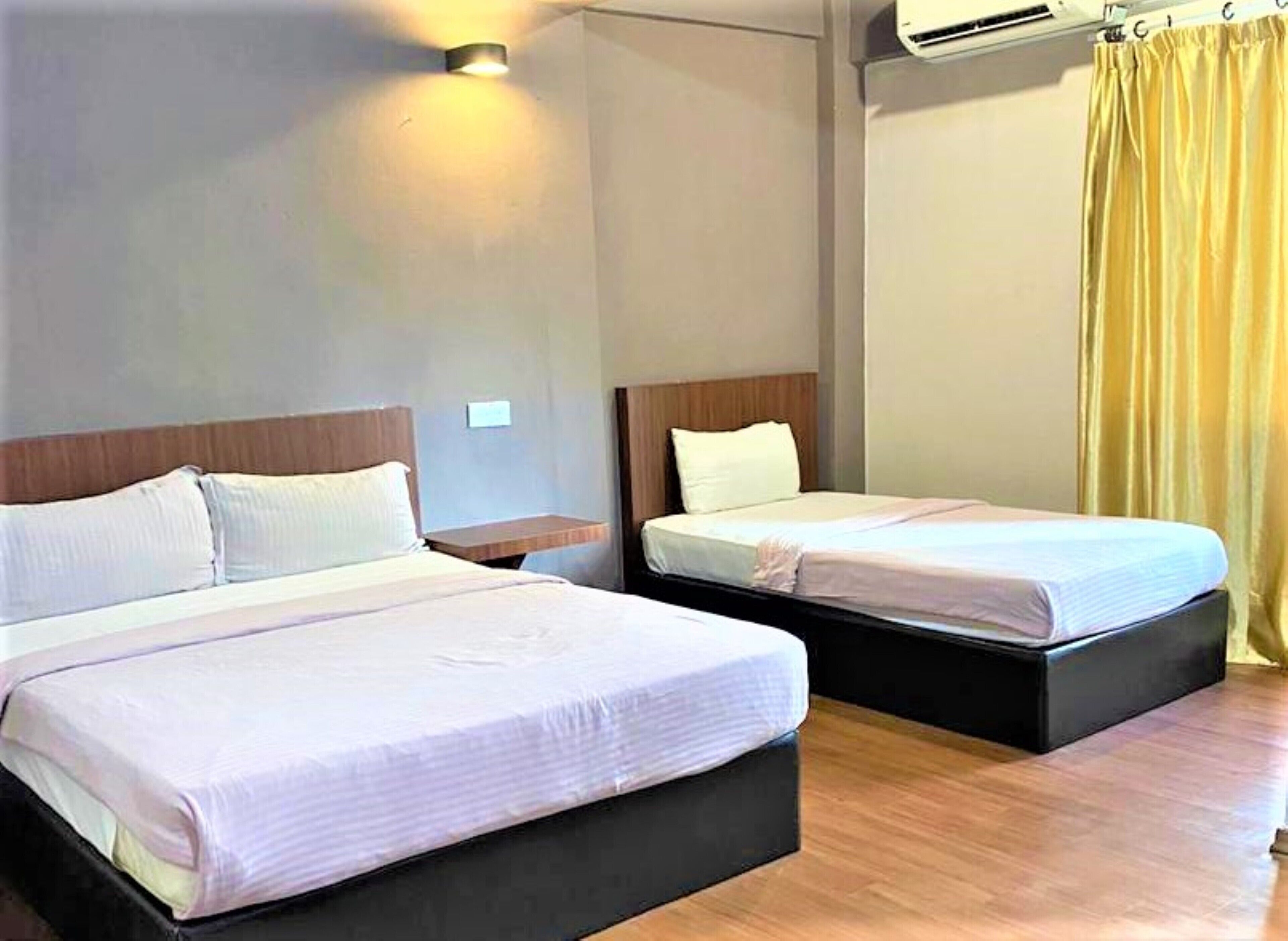 Kluang Parade Hotel by Room V