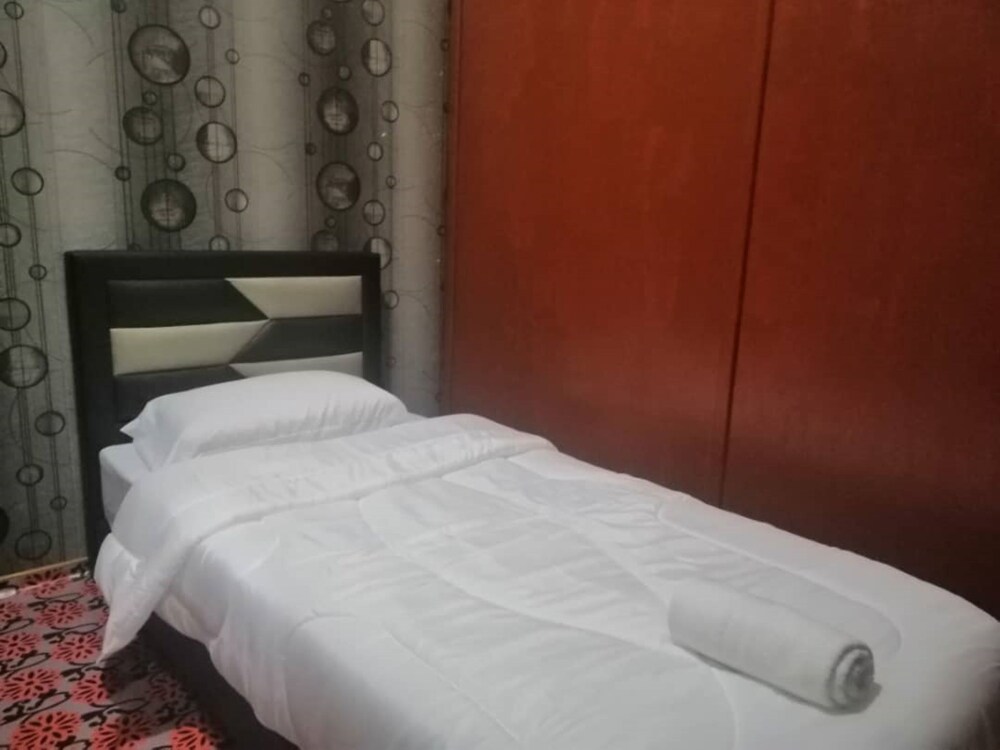 Famili Inn Ombak Rindu by OYO Rooms