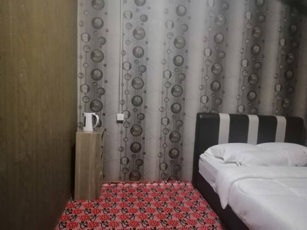 Famili Inn Ombak Rindu by OYO Rooms