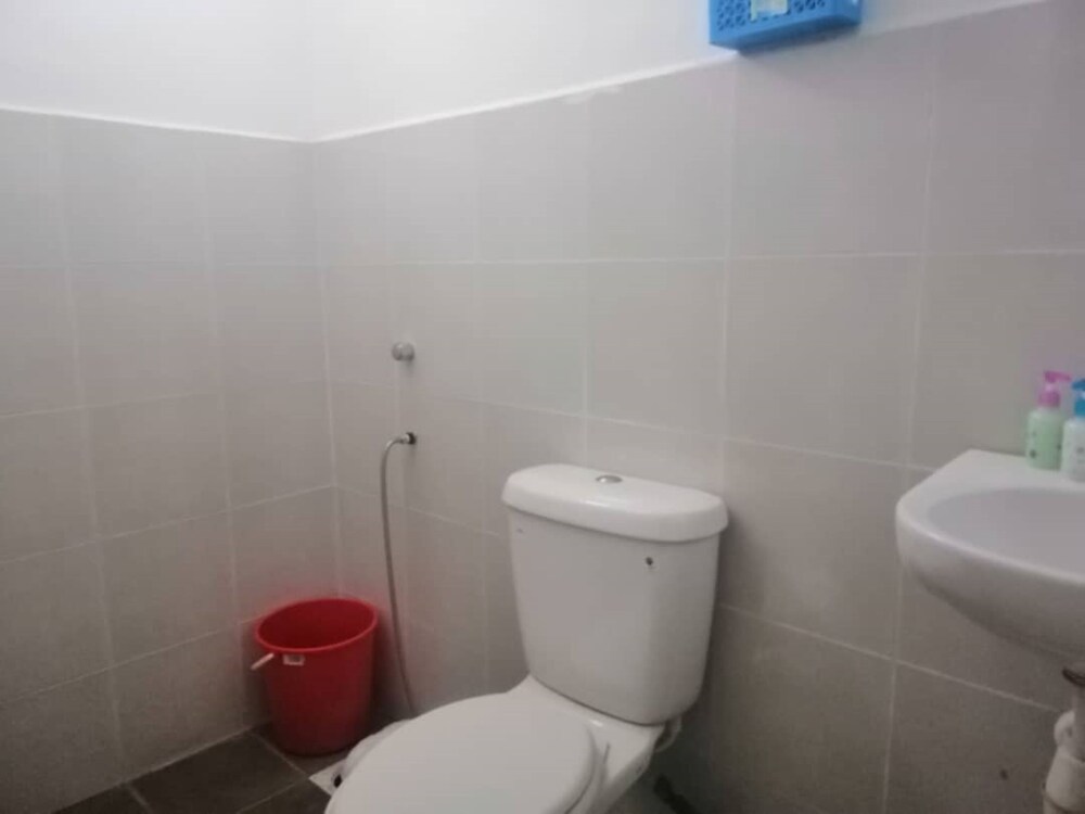 Famili Inn Ombak Rindu by OYO Rooms