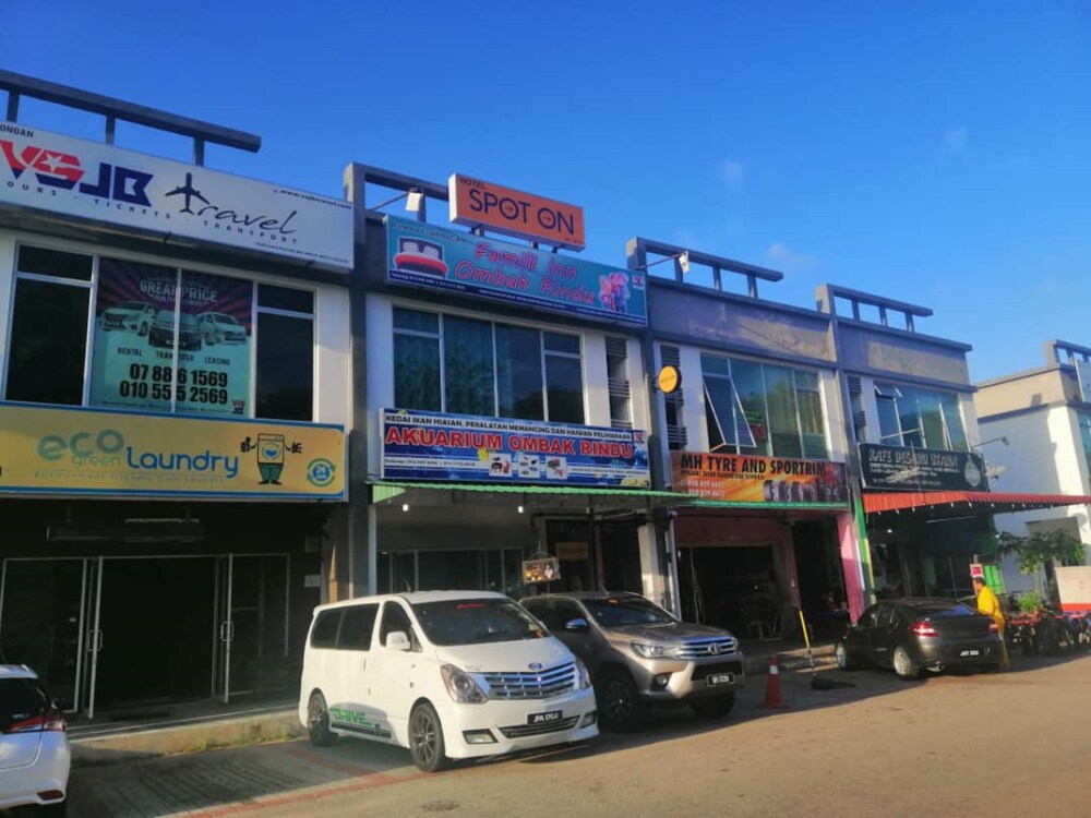 Famili Inn Ombak Rindu by OYO Rooms