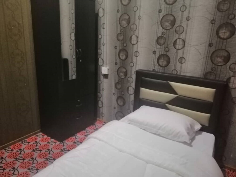 Famili Inn Ombak Rindu by OYO Rooms