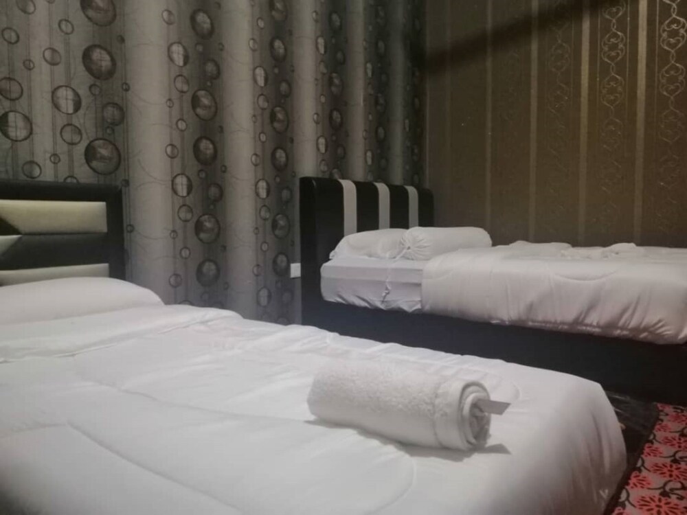 Famili Inn Ombak Rindu by OYO Rooms