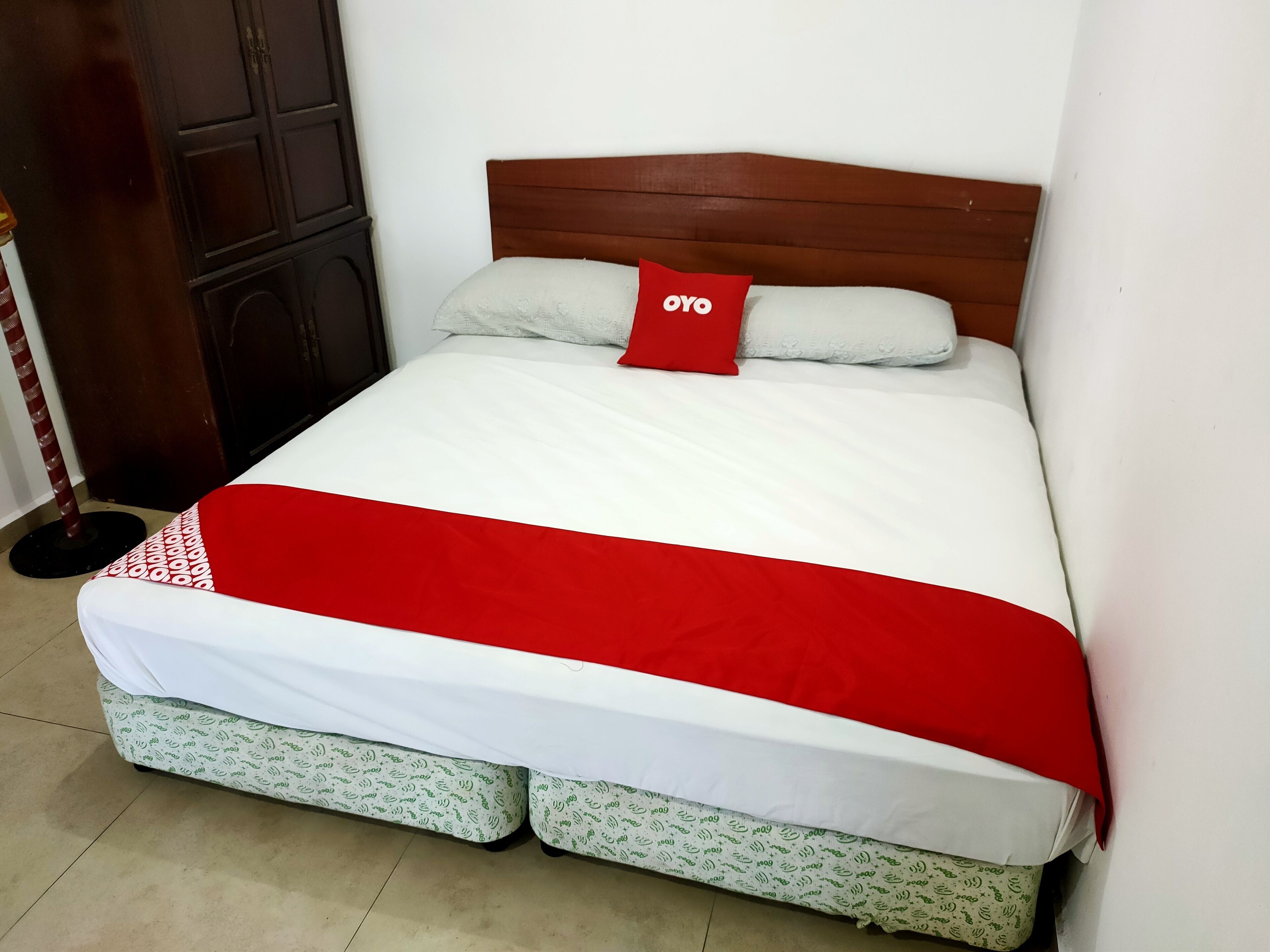 Oyo 89799 Hi 5 Holiday Village