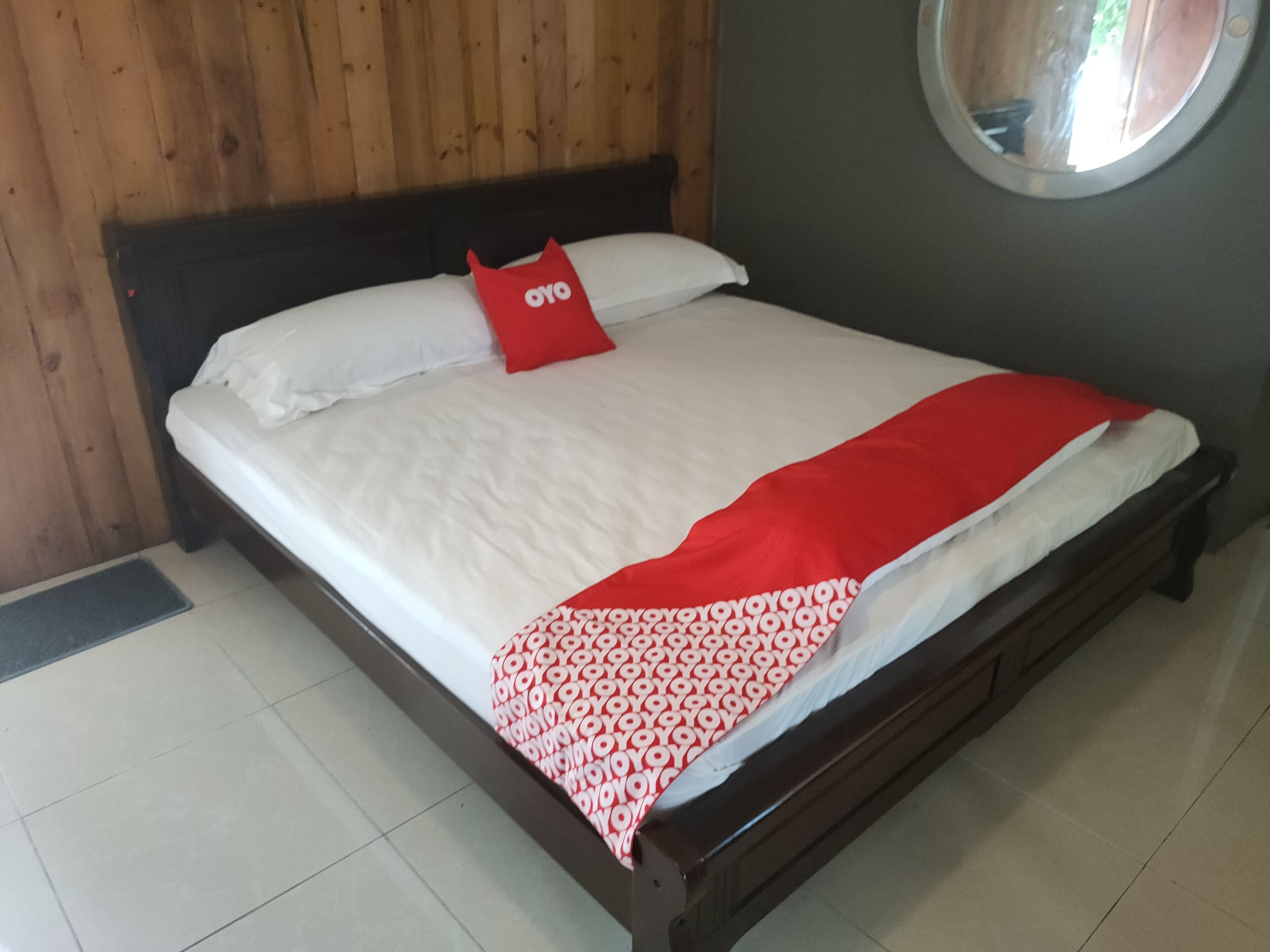 Oyo 89799 Hi 5 Holiday Village