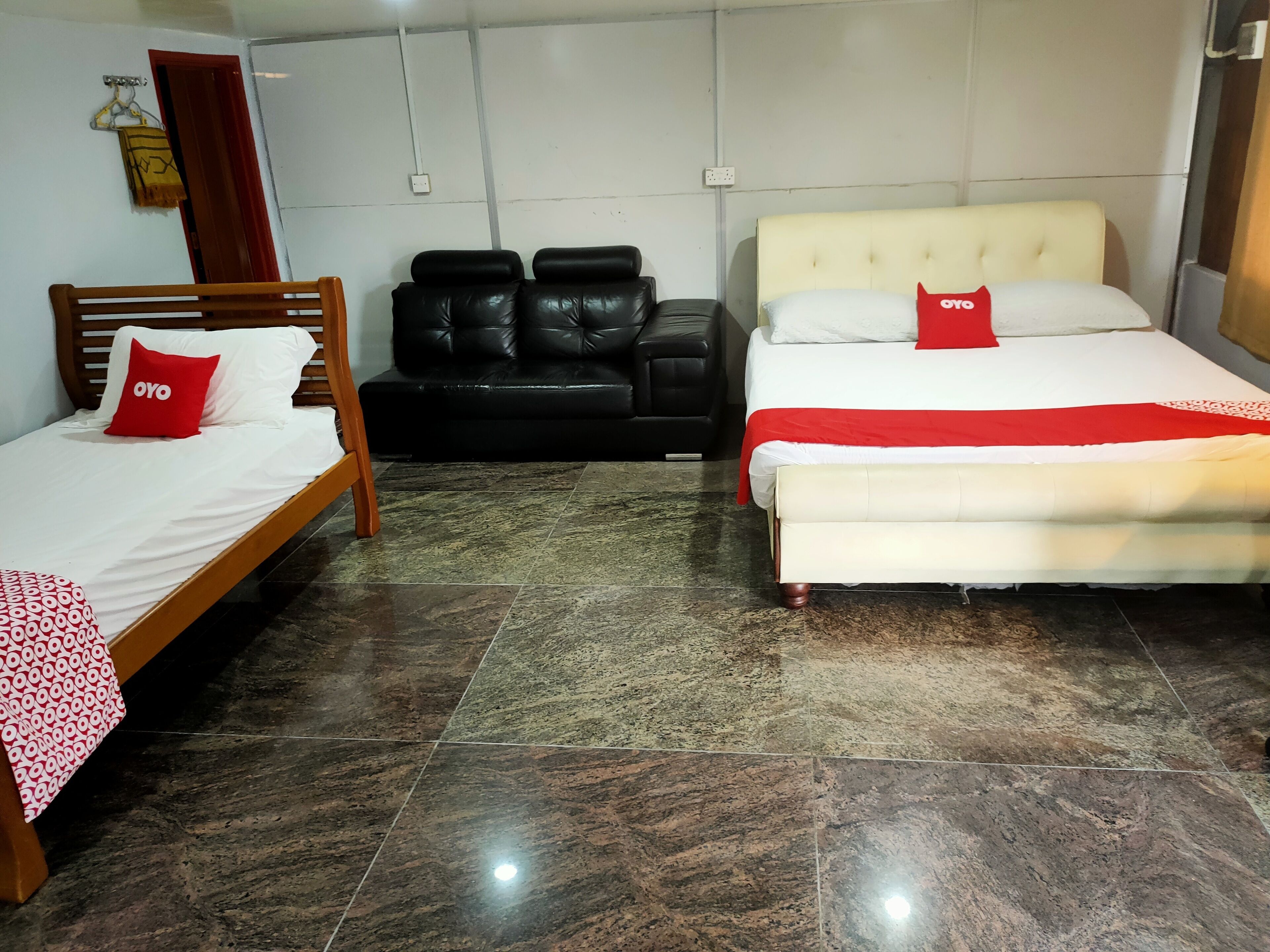Oyo 89799 Hi 5 Holiday Village
