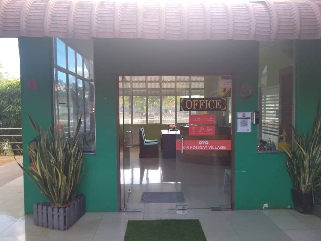 Oyo 89799 Hi 5 Holiday Village