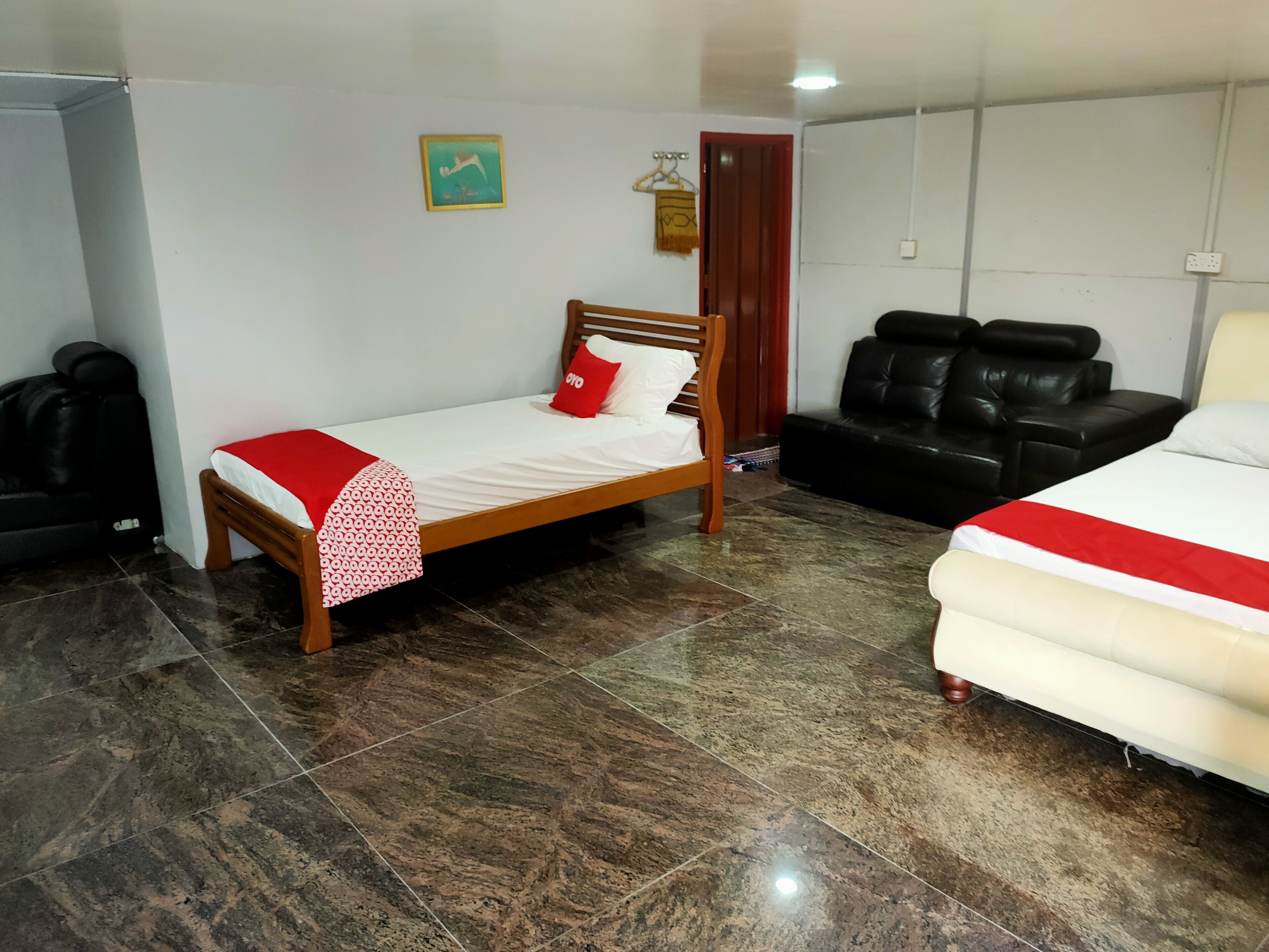 Oyo 89799 Hi 5 Holiday Village