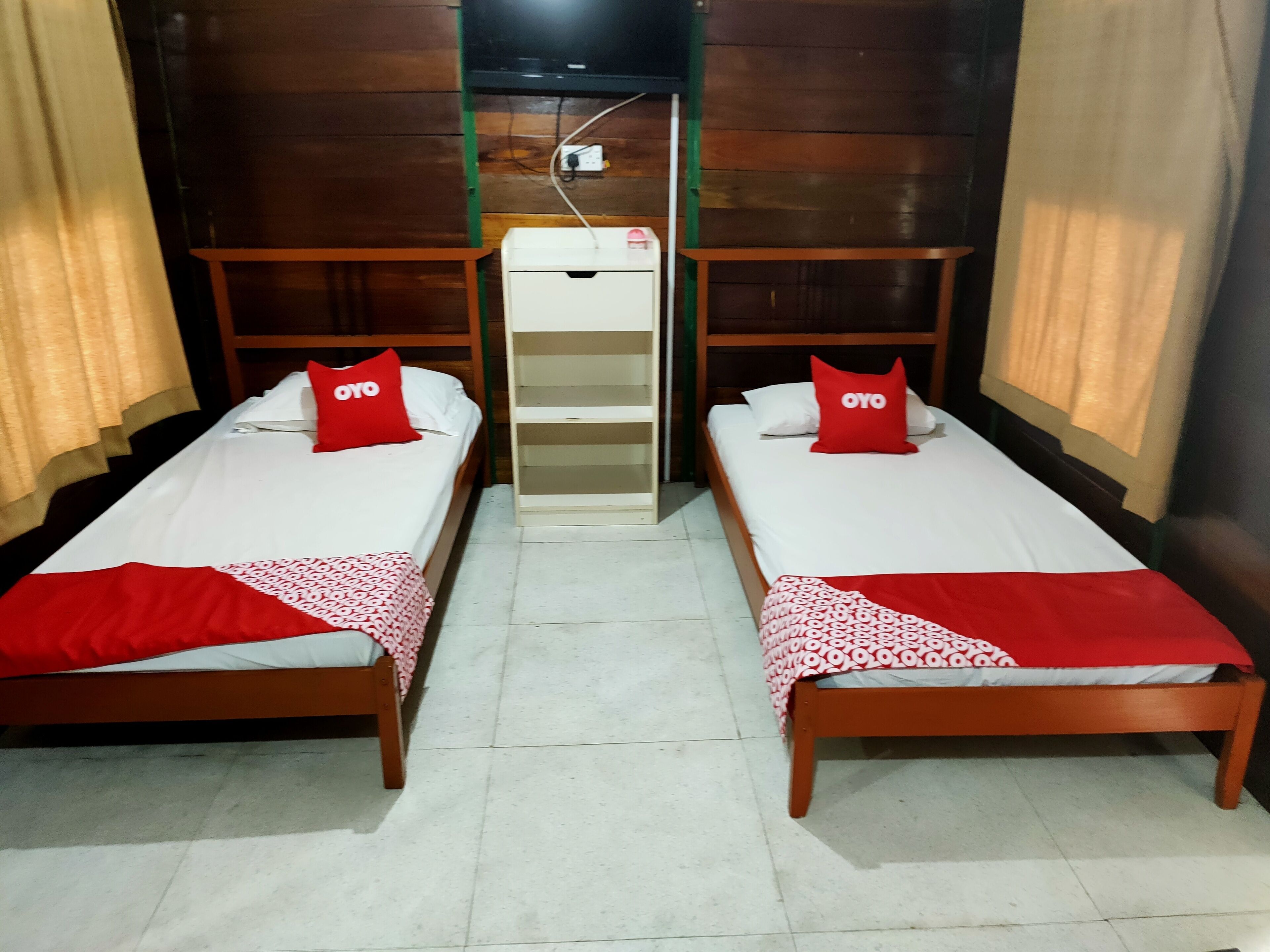 Oyo 89799 Hi 5 Holiday Village