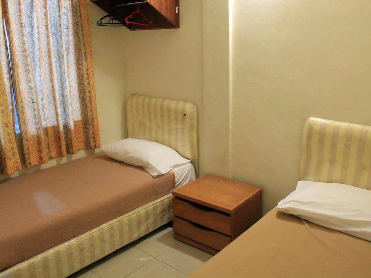 B Link Hotel by OYO Rooms