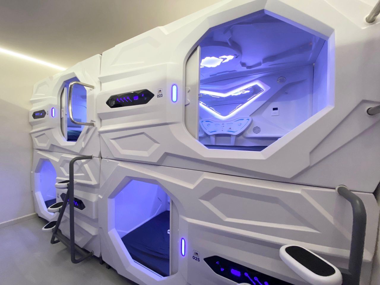 U Capsule Hotel