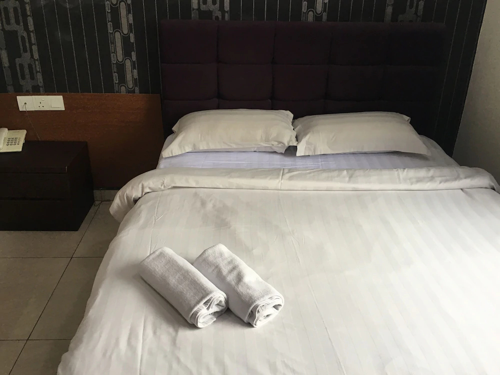 Mf Hotel by OYO Rooms