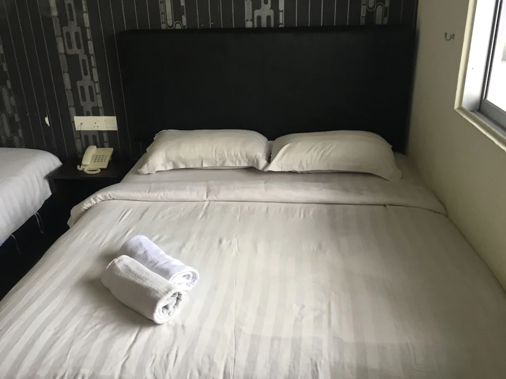 Mf Hotel by OYO Rooms