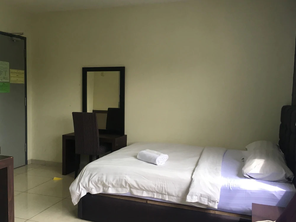 Mf Hotel by OYO Rooms