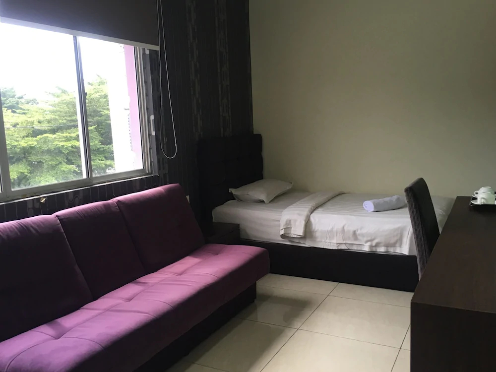 Mf Hotel by OYO Rooms