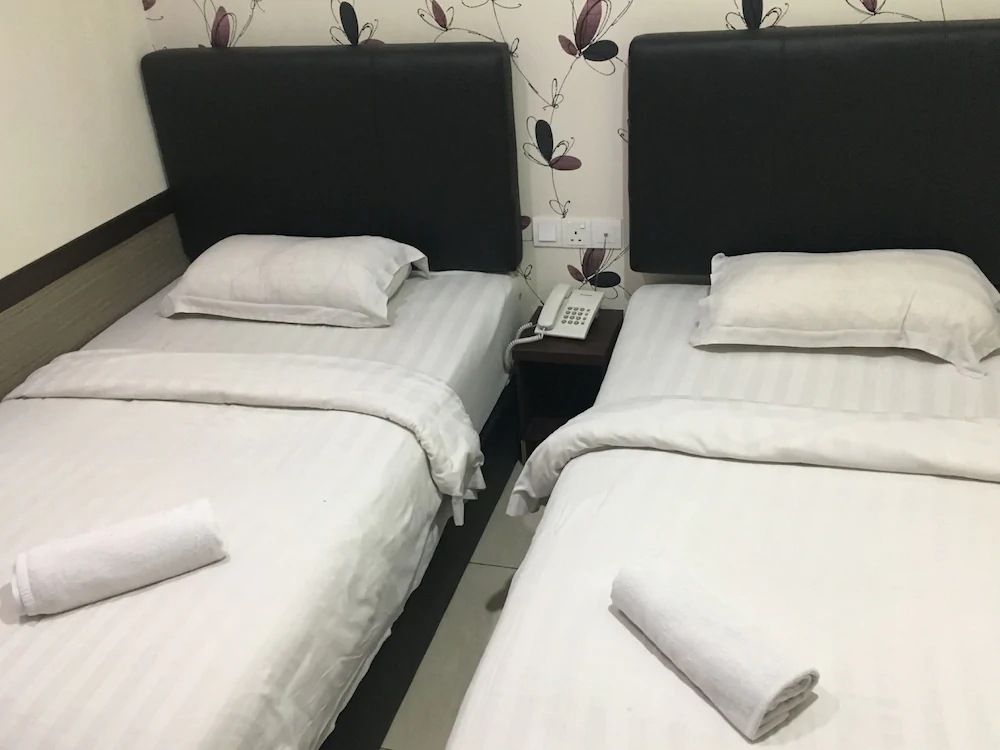 Mf Hotel by OYO Rooms