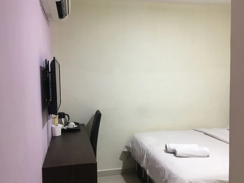 Mf Hotel by OYO Rooms