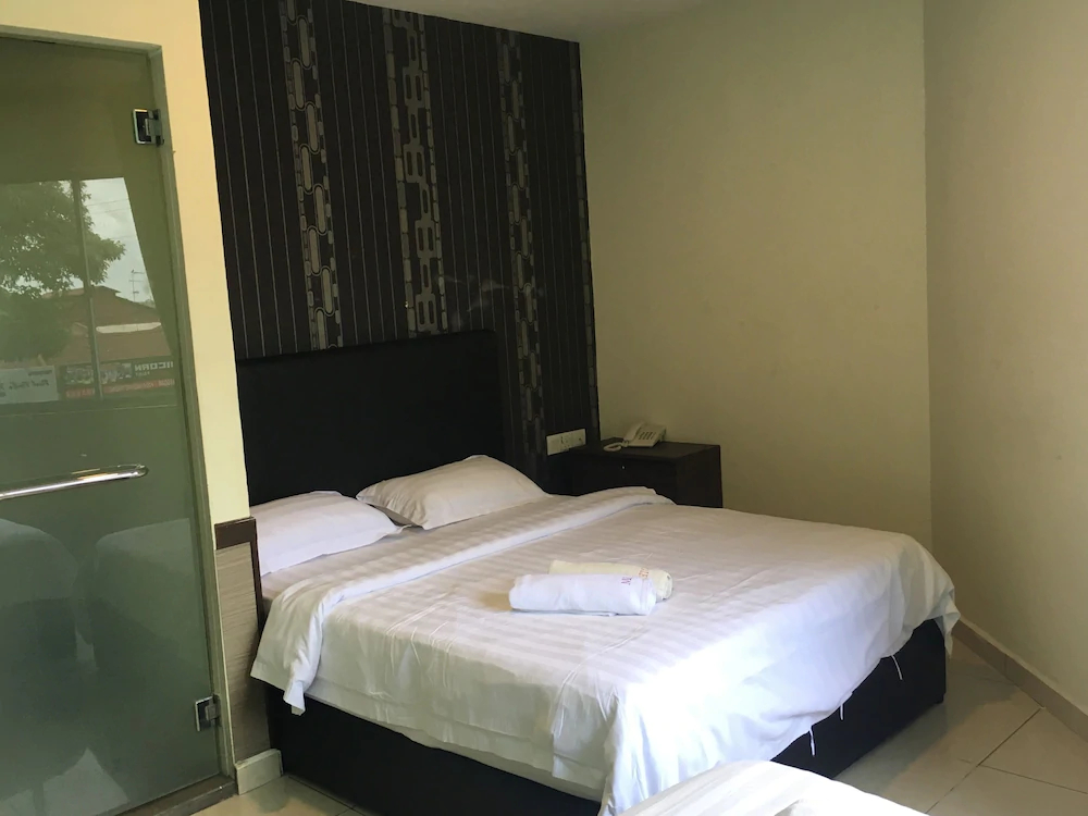 Mf Hotel by OYO Rooms