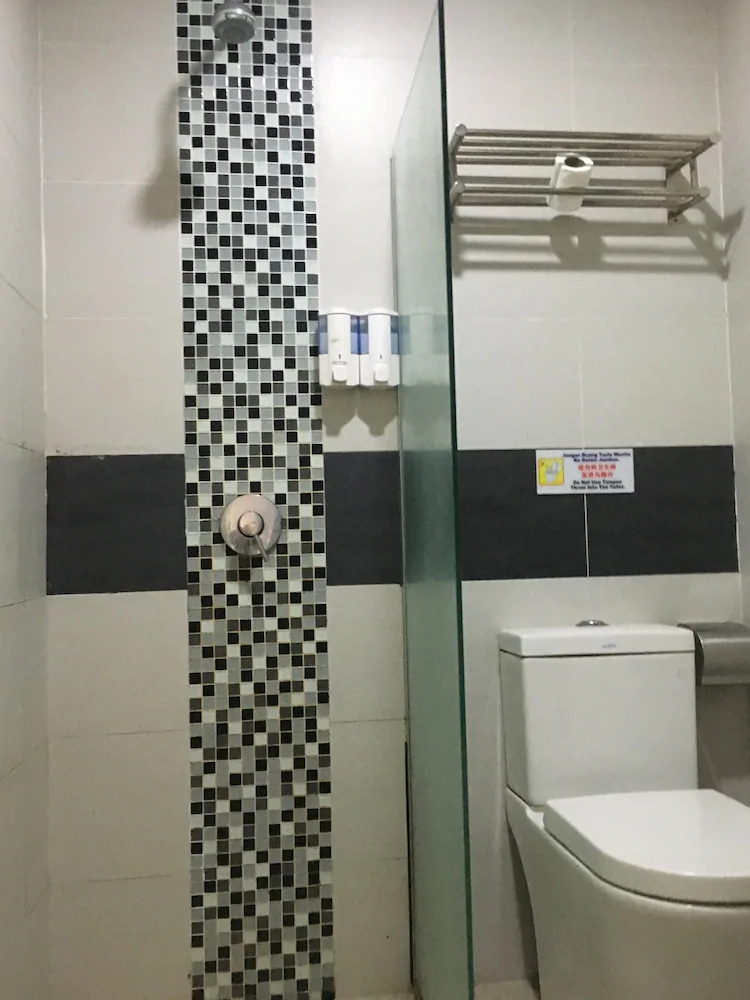 Mf Hotel by OYO Rooms