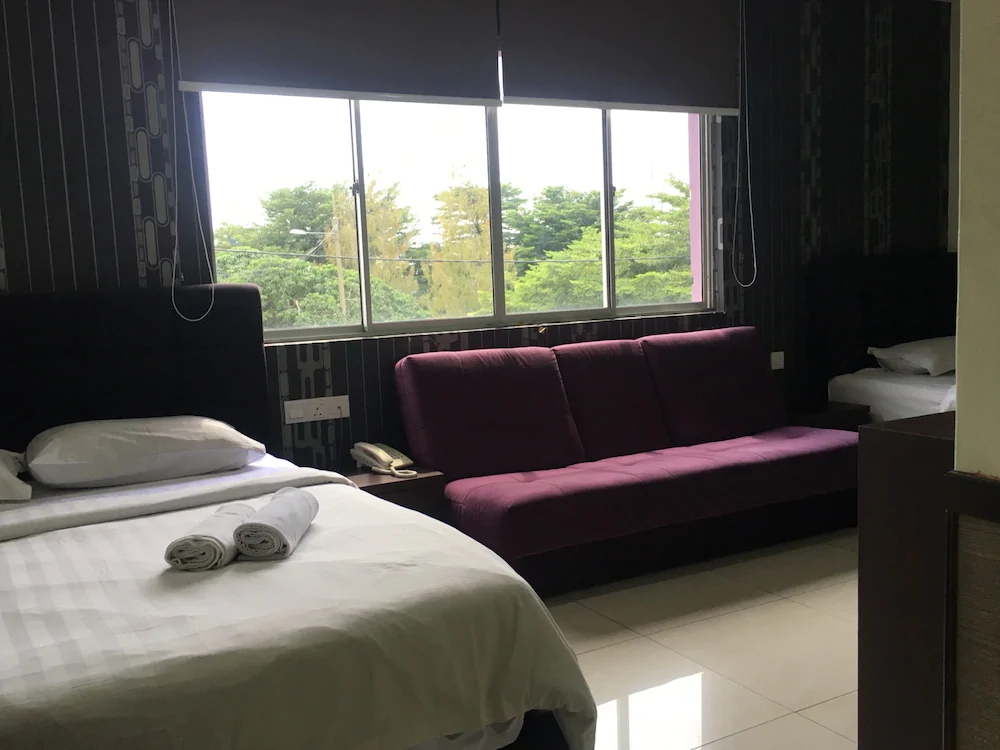 Mf Hotel by OYO Rooms