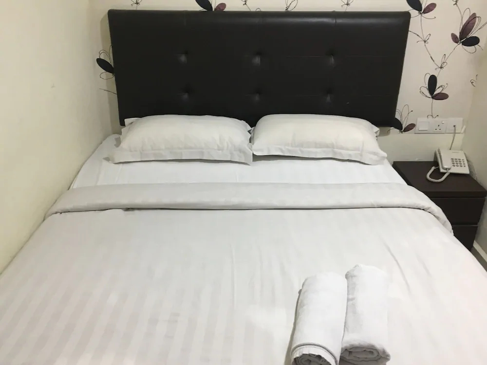 Mf Hotel by OYO Rooms