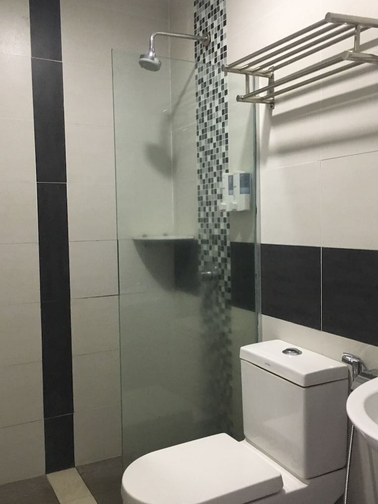 Mf Hotel by OYO Rooms