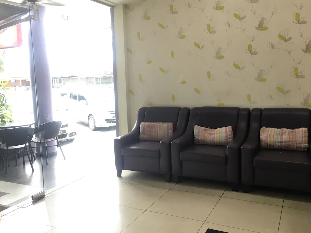 Mf Hotel by OYO Rooms