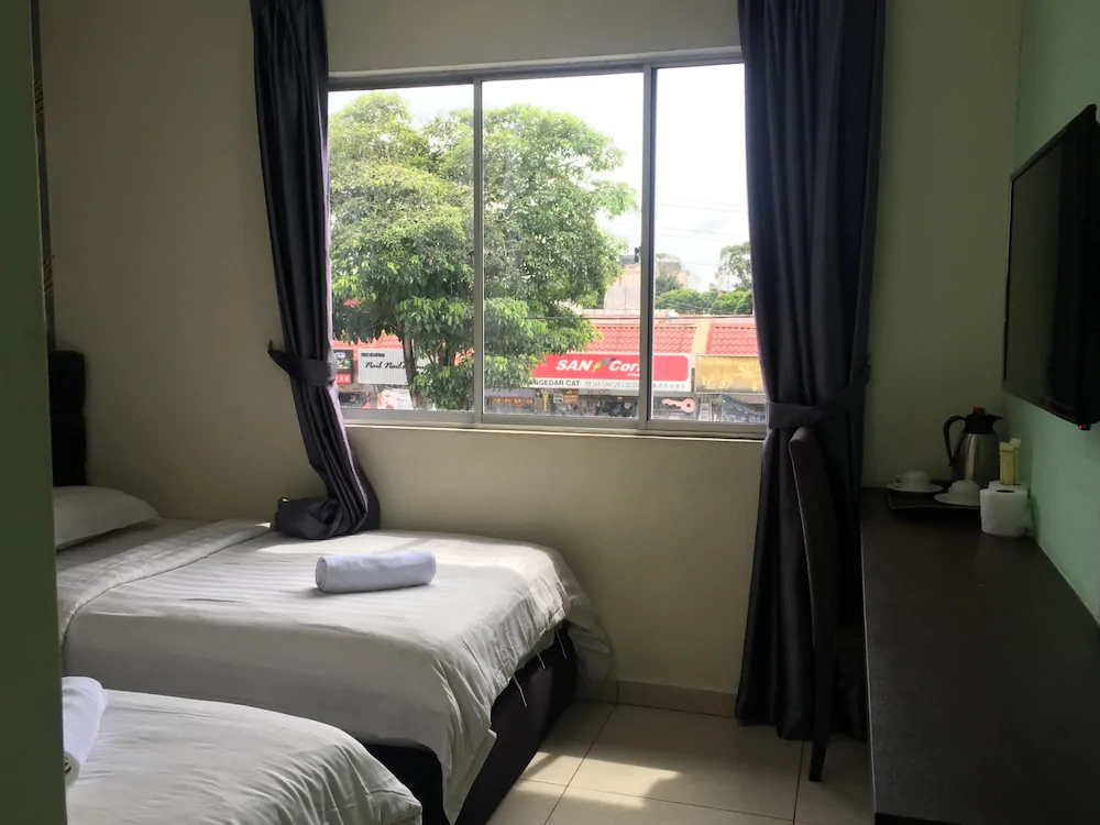 Mf Hotel by OYO Rooms