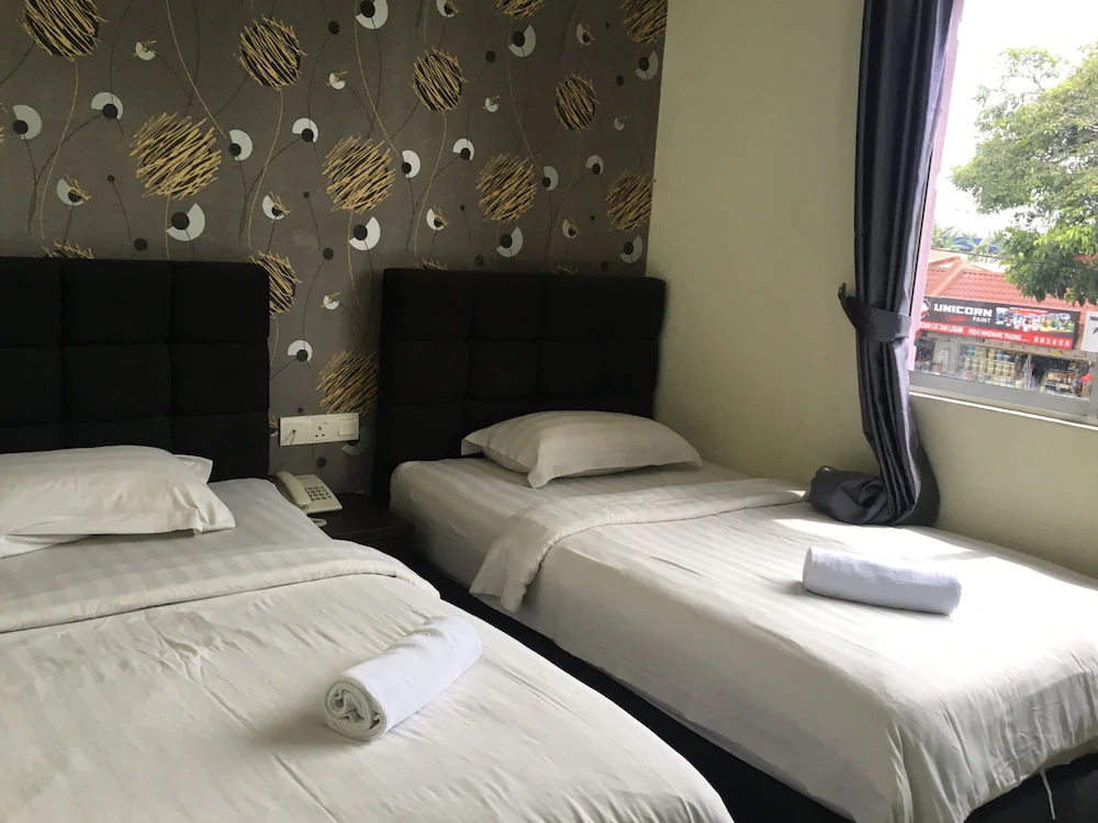 Mf Hotel by OYO Rooms