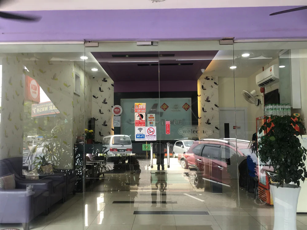 Mf Hotel by OYO Rooms