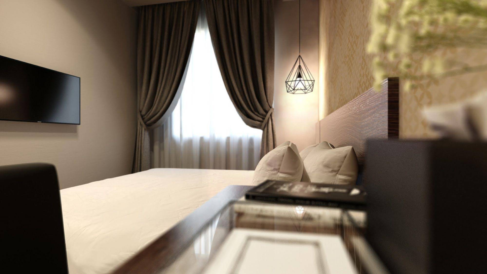 The Square Hotel