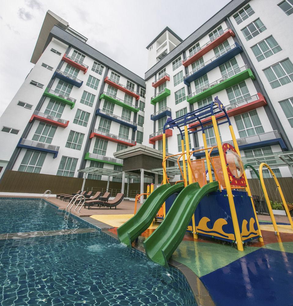 V8 Hotel