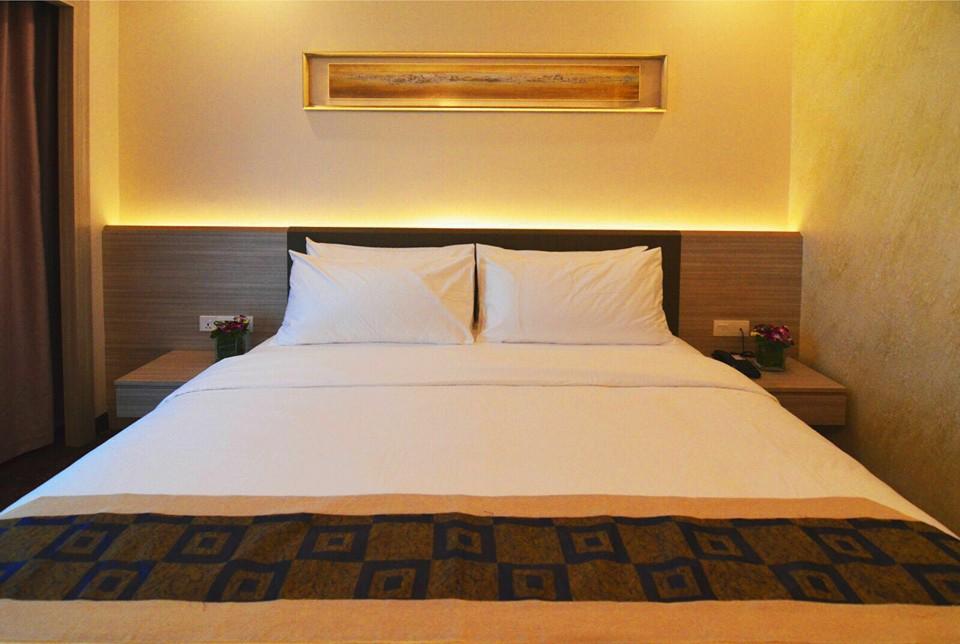 V8 Hotel