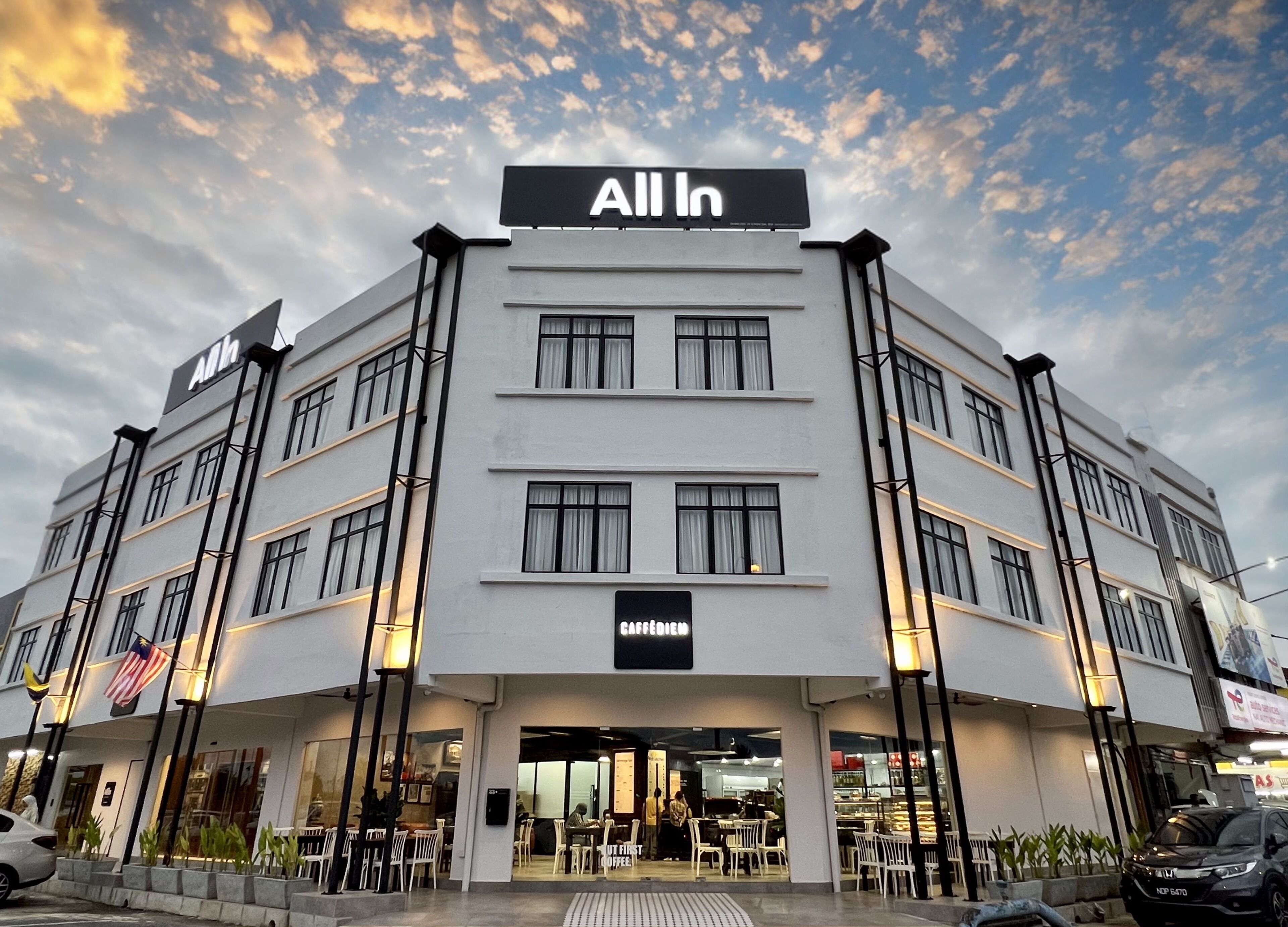 All In Hotel