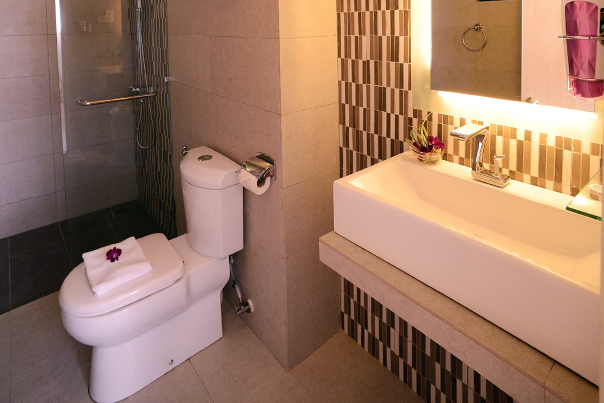 Bella Vista Waterfront Resort & Spa